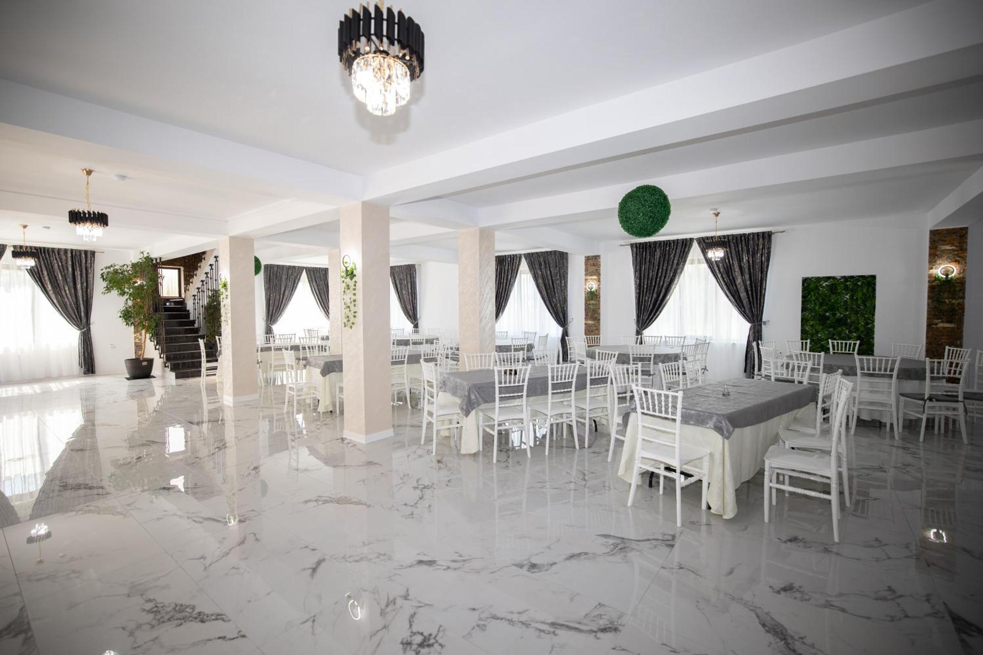Rem Garden Hotel โนวาชิ-สเตรยนี ภายนอก รูปภาพ